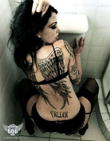 Boys, boys, boys. Re: Tattooed pinup girl - new rock'n'roll icon
